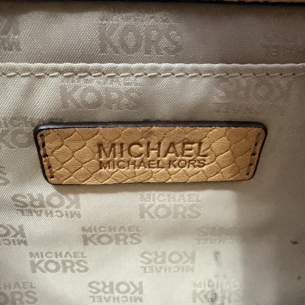 Michael Kors Tan Snakeskin Embossed‎ Leather Clutch Gold Frame - Picture 5 of 9
